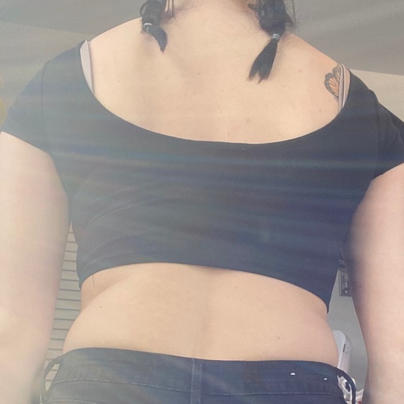 crop top - Picture 2 of 2